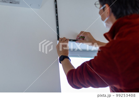 カーテンレールの取付 99253408