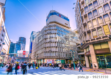 日本の東京都市景観 渋谷駅前の井の頭通り入口・スクランブル交差点などを望む=2月15日 日本の東京都市景観 渋谷駅前の井の頭通り入口・スクランブル交差点などを望む=2月15日 99253550