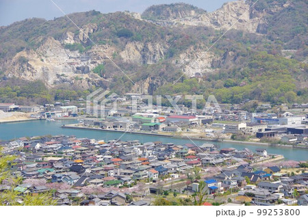 香川県高松市　屋島から採石場を望む 99253800