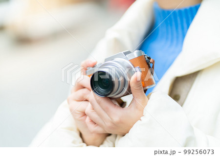 女性、旅行、観光、カメラ、カメラ女子、川越、撮影、一人旅、笑顔、記念写真、成人女性、日本家屋 女性、旅行、観光、カメラ、カメラ女子、川越、撮影、一人旅、笑顔、記念写真、成人女性、日本家屋 99256073