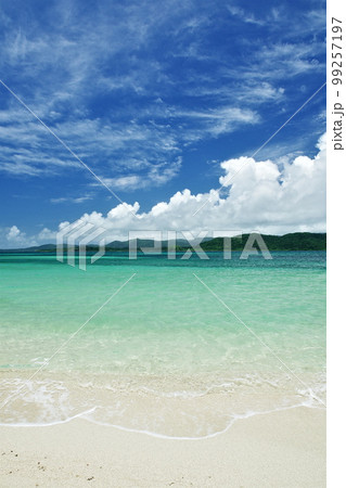 沖縄県小浜島細崎海岸の海 99257197