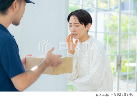 荷物を受け取る 困る 荷物を受け取る 困る 99258246
