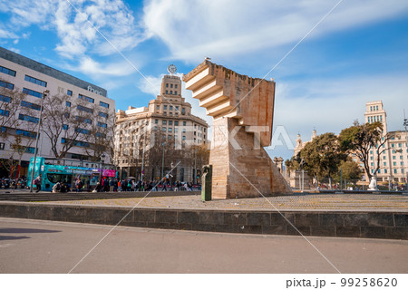 Monument to Francesc Macia on Catalonia square view in Barcelona. Monument to Francesc Macia on Catalonia square view in Barcelona. 99258620