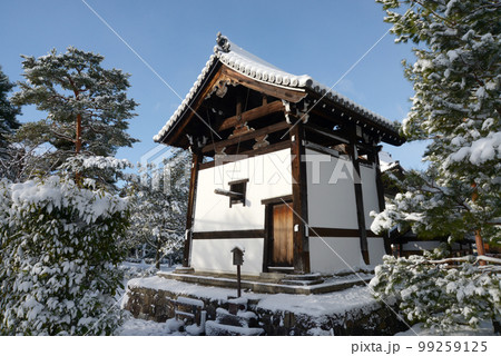 雪の建仁寺 鐘楼 京都市東山区 雪の建仁寺 鐘楼 京都市東山区 99259125