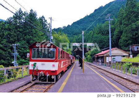 【大井川鐵道】井川線接岨峡温泉駅 クハ600形 【大井川鐵道】井川線接岨峡温泉駅 クハ600形 99259129