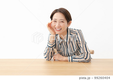 ビューティーイメージ　女性　ポートレート 99260404