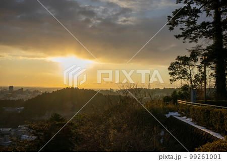 朝日が昇る街 その5の写真素材 [99261001] - PIXTA