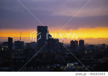 朝日が昇る街 その7の写真素材 [99261003] - PIXTA