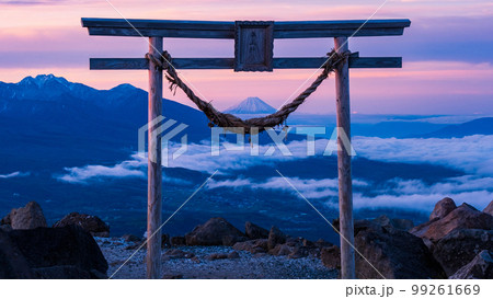 車山の夜明け(車山神社から富士山を望む) 車山の夜明け(車山神社から富士山を望む) 99261669