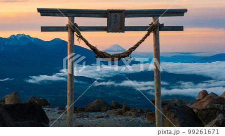 車山の夜明け(車山神社から富士山を望む) 車山の夜明け(車山神社から富士山を望む) 99261671