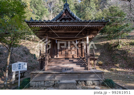 備中国一宮 吉備津神社境内の岩山宮 備中国一宮 吉備津神社境内の岩山宮 99261951