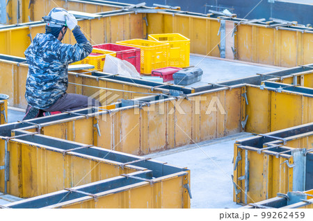 建築現場 基礎工事 アンカーボルト メタルフォーム 鋼製型枠 建築現場 基礎工事 アンカーボルト メタルフォーム 鋼製型枠 99262459