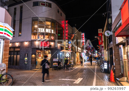 《東京都》夜の高円寺・純情商店街 《東京都》夜の高円寺・純情商店街 99263997