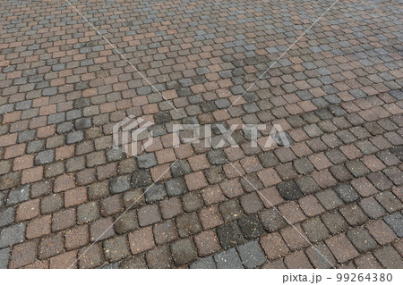草津駅周辺　レンガタイル　斜めから 99264380