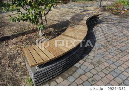 草津駅周辺　木製ベンチ　長椅子　S字 99264382