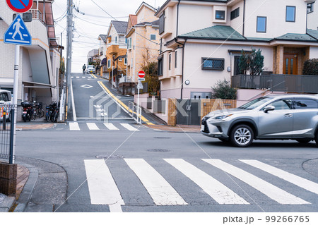 危ない交差点　新入学　1年生　児童　無人 99266765