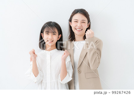 ビジネス 女性 女の子 ガッツポーズ ビジネス 女性 女の子 ガッツポーズ 99267426