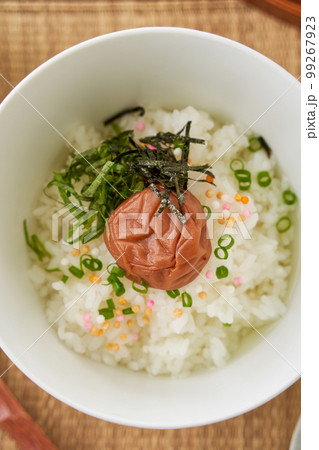 梅干しのお茶漬け 梅干しのお茶漬け 99267923
