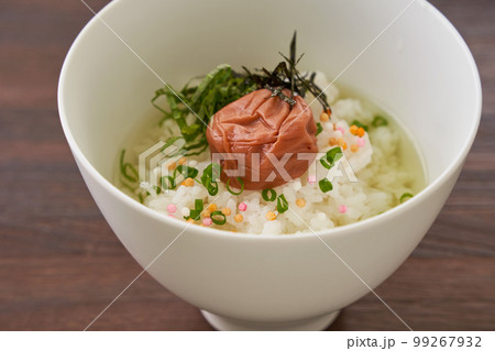 梅干しのお茶漬け 99267932