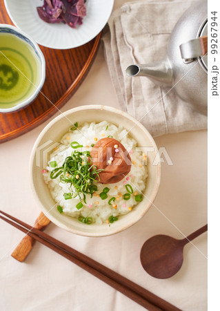 梅干しのお茶漬け 梅干しのお茶漬け 99267944