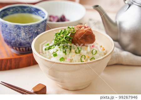 梅干しのお茶漬け 梅干しのお茶漬け 99267946