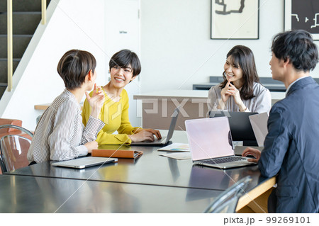 ビジネスシーン ミーティング 男女 ビジネスシーン ミーティング 男女 99269101