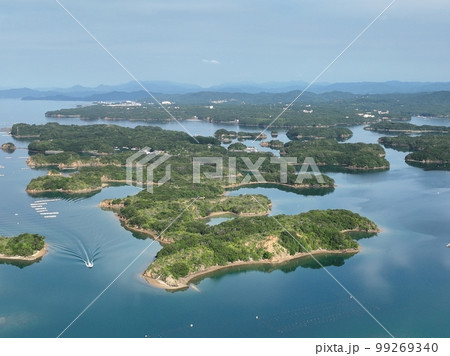三重県英虞湾の風景を空撮 99269340