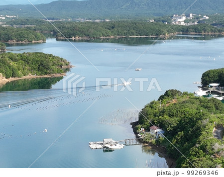 三重県英虞湾の風景を空撮 99269346