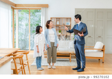 セールス　ビジネス　親子　男性 99270102