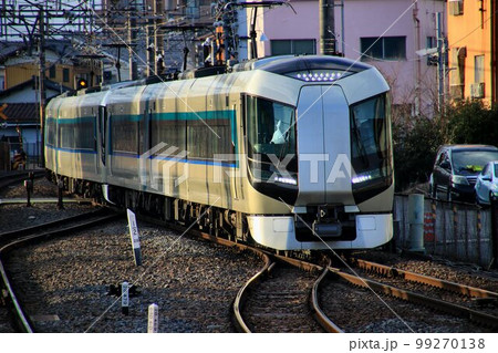 100年を超える歴史の地上線・地上駅『春日部駅』を行く東武特急・リバティ500系 99270138