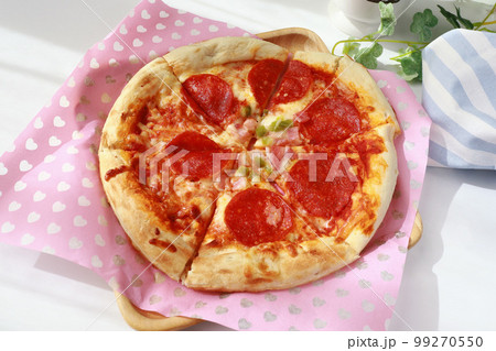 焼きたてピザ　アップ 99270550
