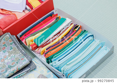 着物　帯紐や帯締め帯揚げなどのイメージ画像　呉服店や着物レンタル 99270845