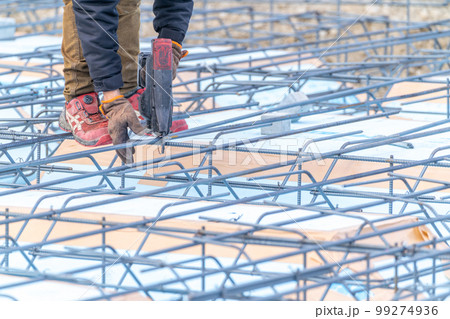 鉄筋結束機　基礎工事　スラブ配筋 99274936