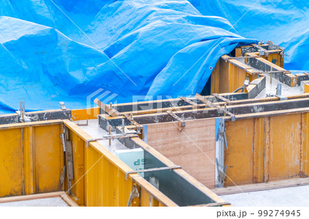 建築現場 基礎工事 養生 メタルフォーム 鋼製型枠 建築現場 基礎工事 養生 メタルフォーム 鋼製型枠 99274945