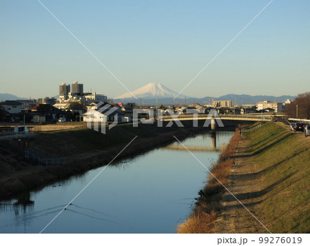 【埼玉県】富士見市東大久保から見える富士山 99276019