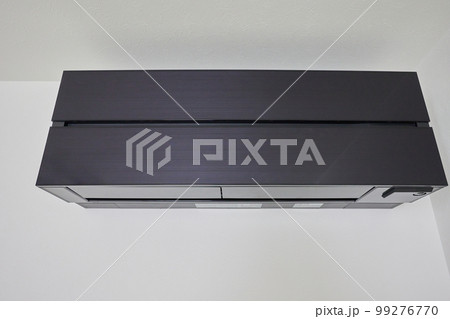 黒いエアコン　空調機　イメージ　室内機 99276770