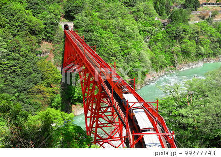 【富山県】深緑の黒部峡谷 【富山県】深緑の黒部峡谷 99277743