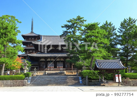 【奈良県】快晴下の法隆寺 五重塔と中門 【奈良県】快晴下の法隆寺 五重塔と中門 99277754