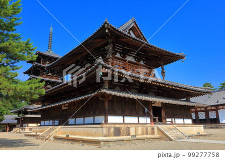 【奈良県】快晴下の法隆寺　五重塔と金堂 99277758