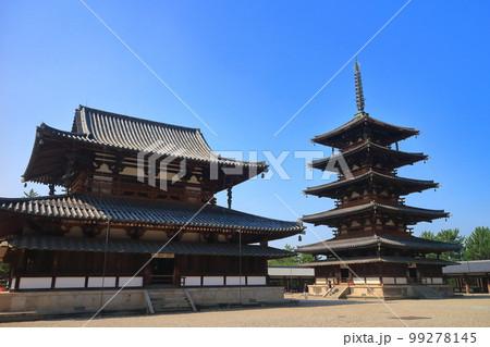 【奈良県】快晴下の法隆寺　五重塔と金堂 99278145