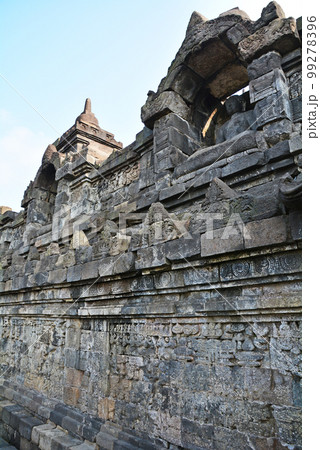 インドネシアジャワ島の世界遺産、ボロブドゥール遺跡 インドネシアジャワ島の世界遺産、ボロブドゥール遺跡 99278396