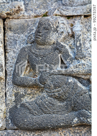 インドネシアジャワ島の世界遺産、ボロブドゥール遺跡 99278397