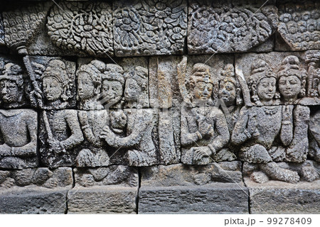 インドネシアジャワ島の世界遺産、ボロブドゥール遺跡 99278409