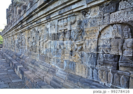インドネシアジャワ島の世界遺産、ボロブドゥール遺跡 インドネシアジャワ島の世界遺産、ボロブドゥール遺跡 99278416