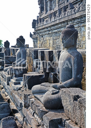 インドネシアジャワ島の世界遺産、ボロブドゥール遺跡 インドネシアジャワ島の世界遺産、ボロブドゥール遺跡 99278429
