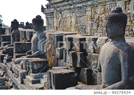 インドネシアジャワ島の世界遺産、ボロブドゥール遺跡 インドネシアジャワ島の世界遺産、ボロブドゥール遺跡 99278434