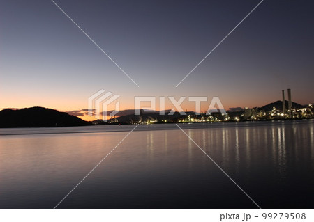 SDGs自然と地球環境と光!日本の自然と工場!周南コンビナートと海 SDGs自然と地球環境と光!日本の自然と工場!周南コンビナートと海 99279508