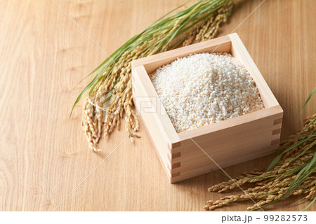 升に盛ったもち米 升に盛ったもち米 99282573