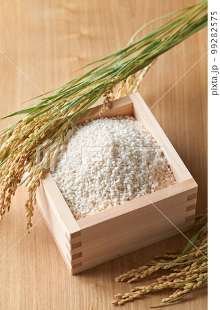 升に盛ったもち米 升に盛ったもち米 99282575