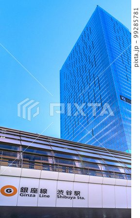 日本の東京都市景観　東京メトロ銀座線渋谷駅などを望む。側面に銀座線渋谷駅の文字がお目見え 99285781